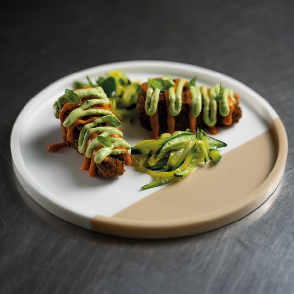 Cosciotti con zucchine, salsa ai pomodorini e maionese al basilico